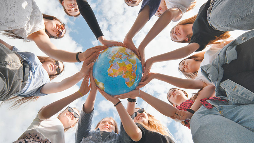 Earth,Conservation,Concept.,11,Girls,Hug,The,Earth,Globe,With